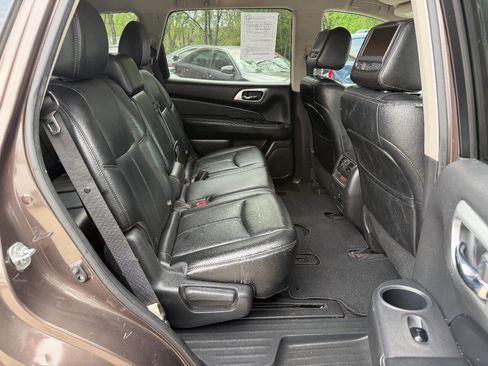 Used 2015 Nissan Pathfinder SL w/ SL Tech Package image 11