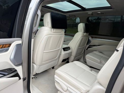 Certified 2025 Cadillac Escalade ESV Sport Platinum w/ LPO, ONYX Package AWD/4WD image 23