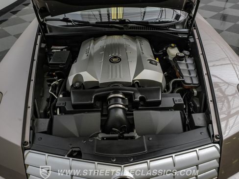 Used 2005 Cadillac XLR RWD image 3