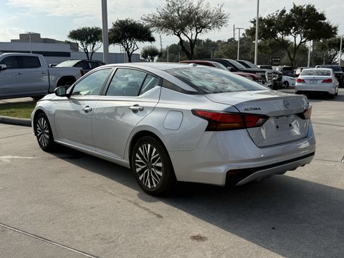 Used 2024 Nissan Altima 2.5 SV image 7