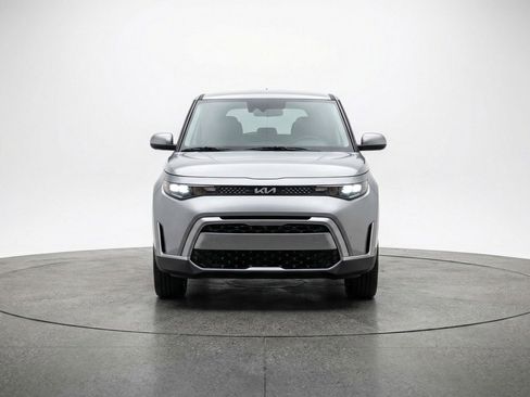 Used 2025 Kia Soul LX w/ LX Technology Package FWD image 2