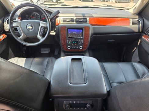 Used 2012 Chevrolet Suburban LT RWD image 15