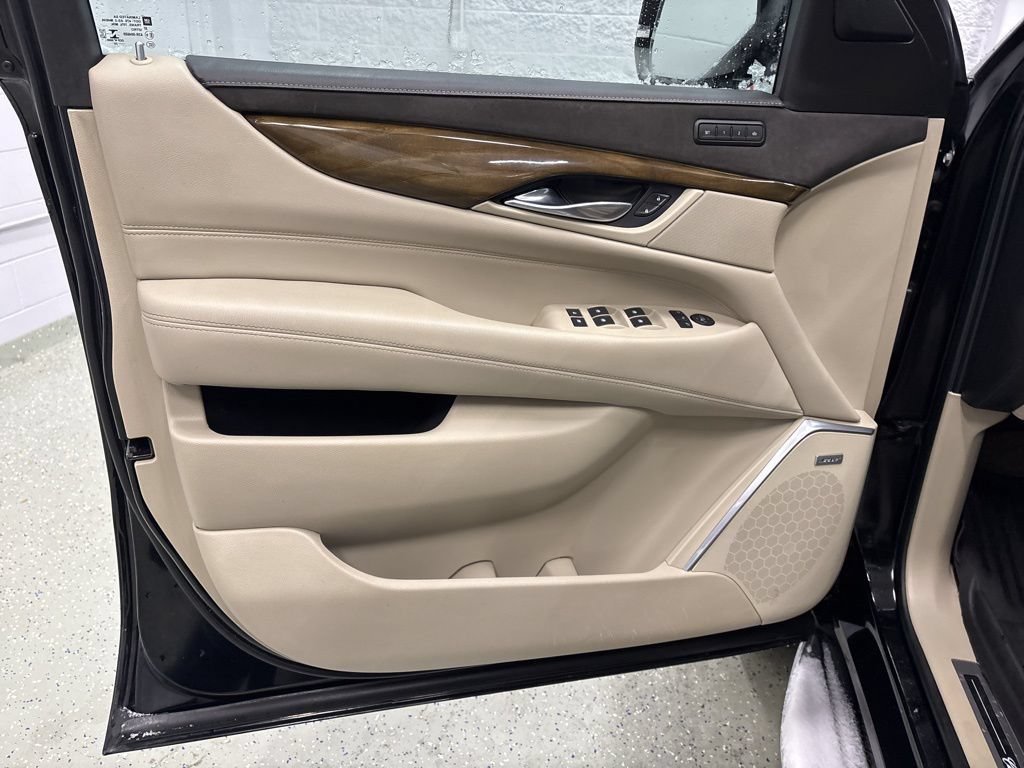 Used 2020 Cadillac Escalade Premium Luxury AWD/4WD image 13