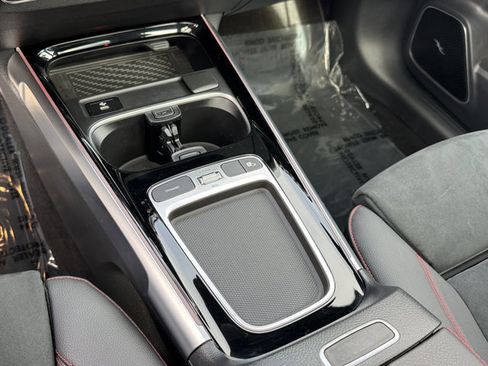 Used 2024 Mercedes-Benz GLB 35 AMG 4MATIC image 20