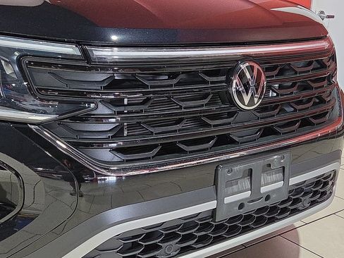 Used 2024 Volkswagen Atlas Cross Sport SE FWD image 7