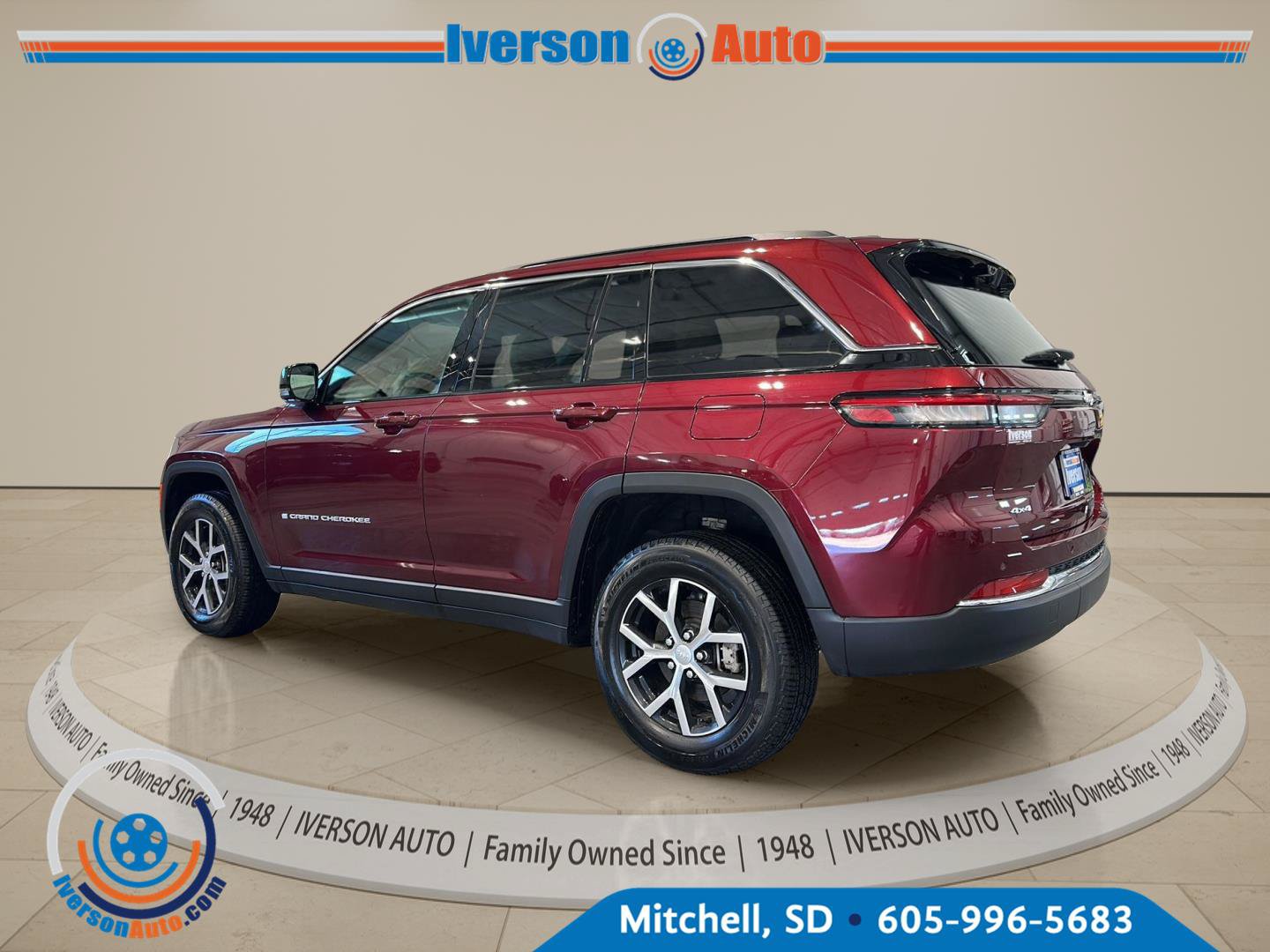 Used 2025 Jeep Grand Cherokee Limited w/ Luxury Tech Group II AWD/4WD image 5