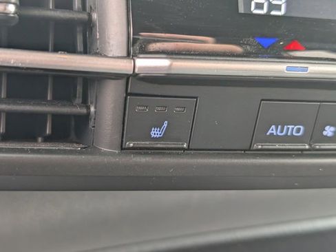 Used 2022 Toyota Sienna XSE image 21