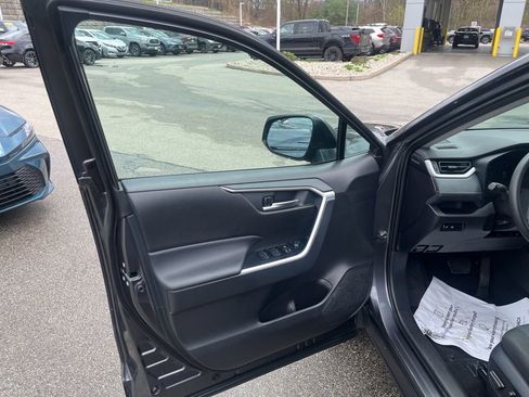 Used 2025 Toyota RAV4 XLE image 6