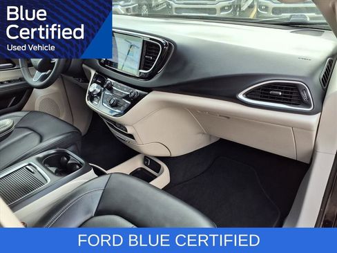 Used 2024 Chrysler Pacifica Touring-L FWD image 31