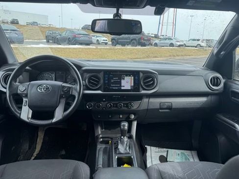 Used 2017 Toyota Tacoma TRD Off-Road w/ Exterior Package image 11