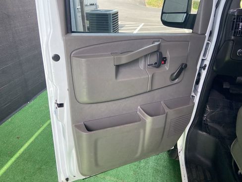 Used 2019 Chevrolet Express 3500 RWD image 19