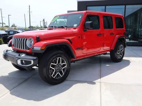 Used 2025 Jeep Wrangler Unlimited Sahara AWD/4WD image 8