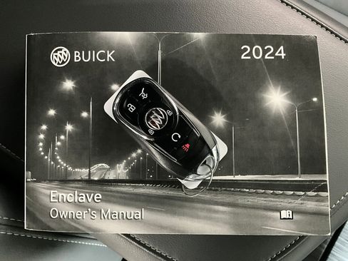 Used 2024 Buick Enclave Essence AWD/4WD image 12