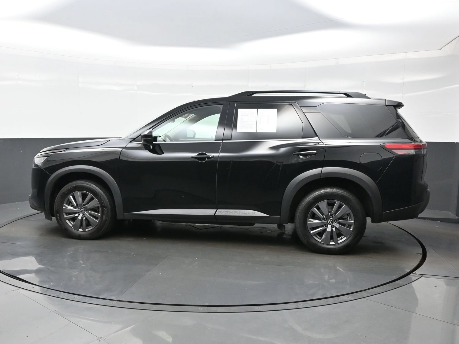 Used 2025 Nissan Pathfinder SV AWD/4WD image 3