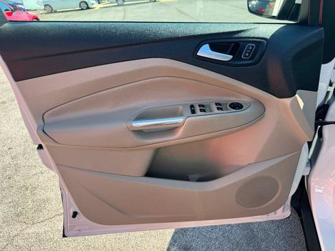 Used 2018 Ford Escape SE w/ SE Sync 3 Package FWD image 12