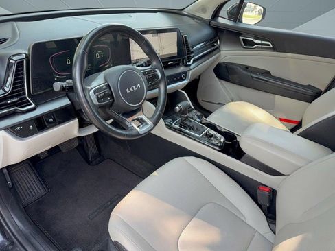 Used 2024 Kia Sportage EX FWD image 4