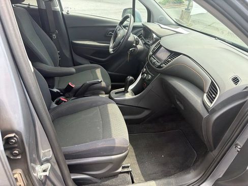 Used 2020 Chevrolet Trax LS w/ Tint and Cruise Package AWD/4WD image 31