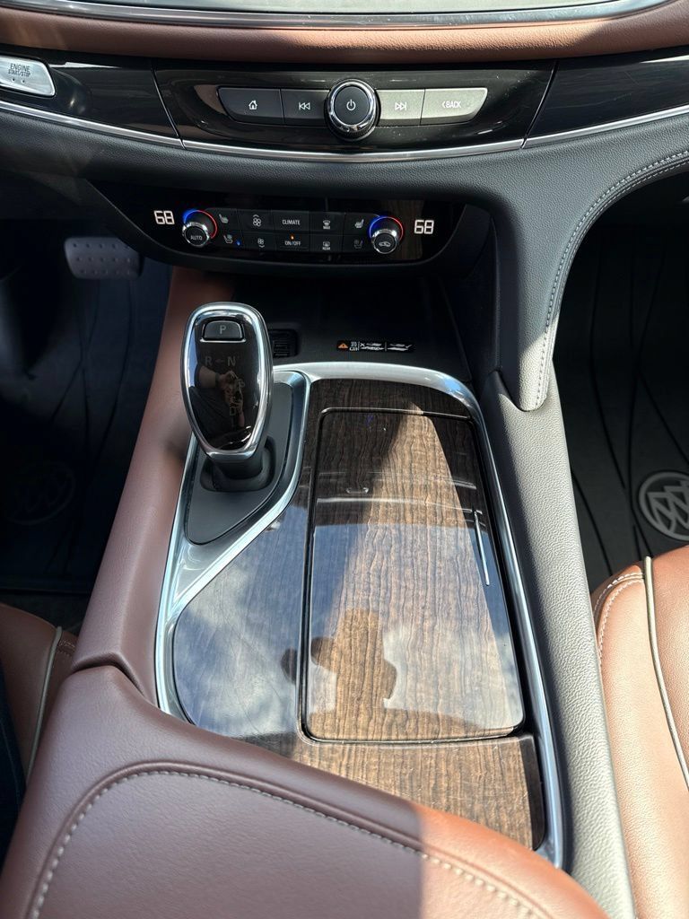 Used 2020 Buick Enclave Avenir w/ Avenir Technology Package AWD/4WD image 19