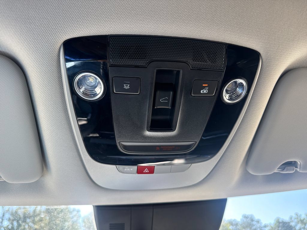 Used 2025 Kia Sportage EX w/ Premium Package FWD image 28