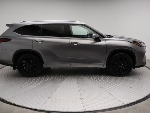Certified 2025 Toyota Highlander Platinum AWD/4WD image 7