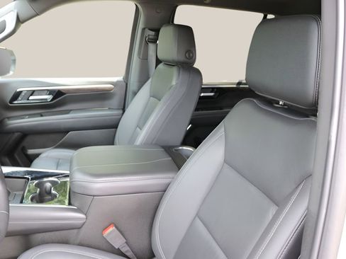 Used 2025 Chevrolet Tahoe LT AWD/4WD image 12