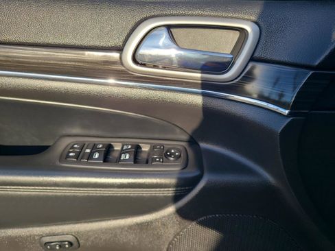 Used 2019 Jeep Grand Cherokee Limited AWD/4WD image 10