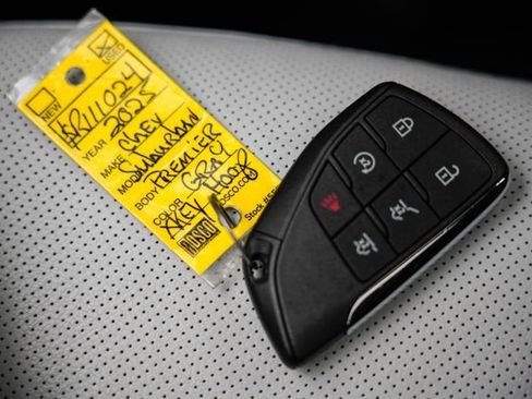 Used 2025 Chevrolet Suburban Premier image 36