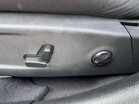 Used 2019 Dodge Charger R/T w/ Blacktop Package image 12