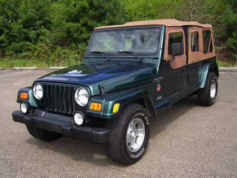 Used 2000 Jeep Wrangler Sahara AWD/4WD image 1