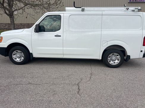 Used 2021 Nissan NV 2500 SV image 9