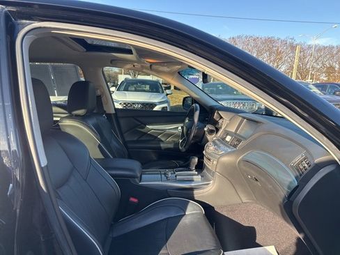 Used 2017 INFINITI Q70 L 3.7 image 13