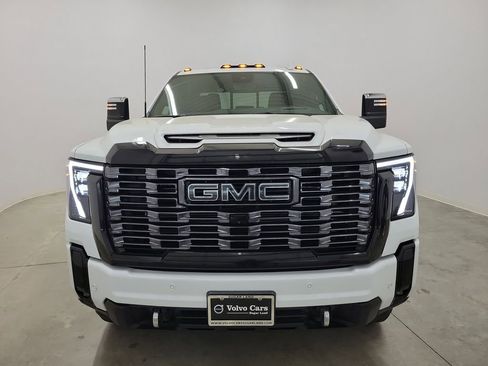 Used 2025 GMC Sierra 2500 Denali Ultimate w/ Max Trailering Package image 2