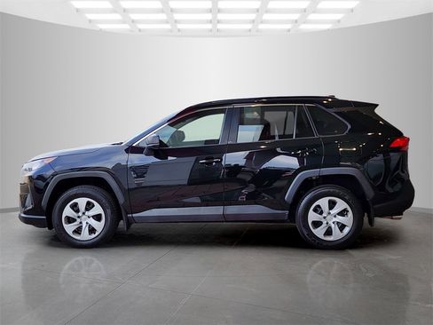 Used 2020 Toyota RAV4 LE image 8