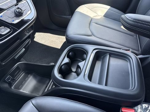 New 2027 Chrysler Pacifica Select FWD image 27