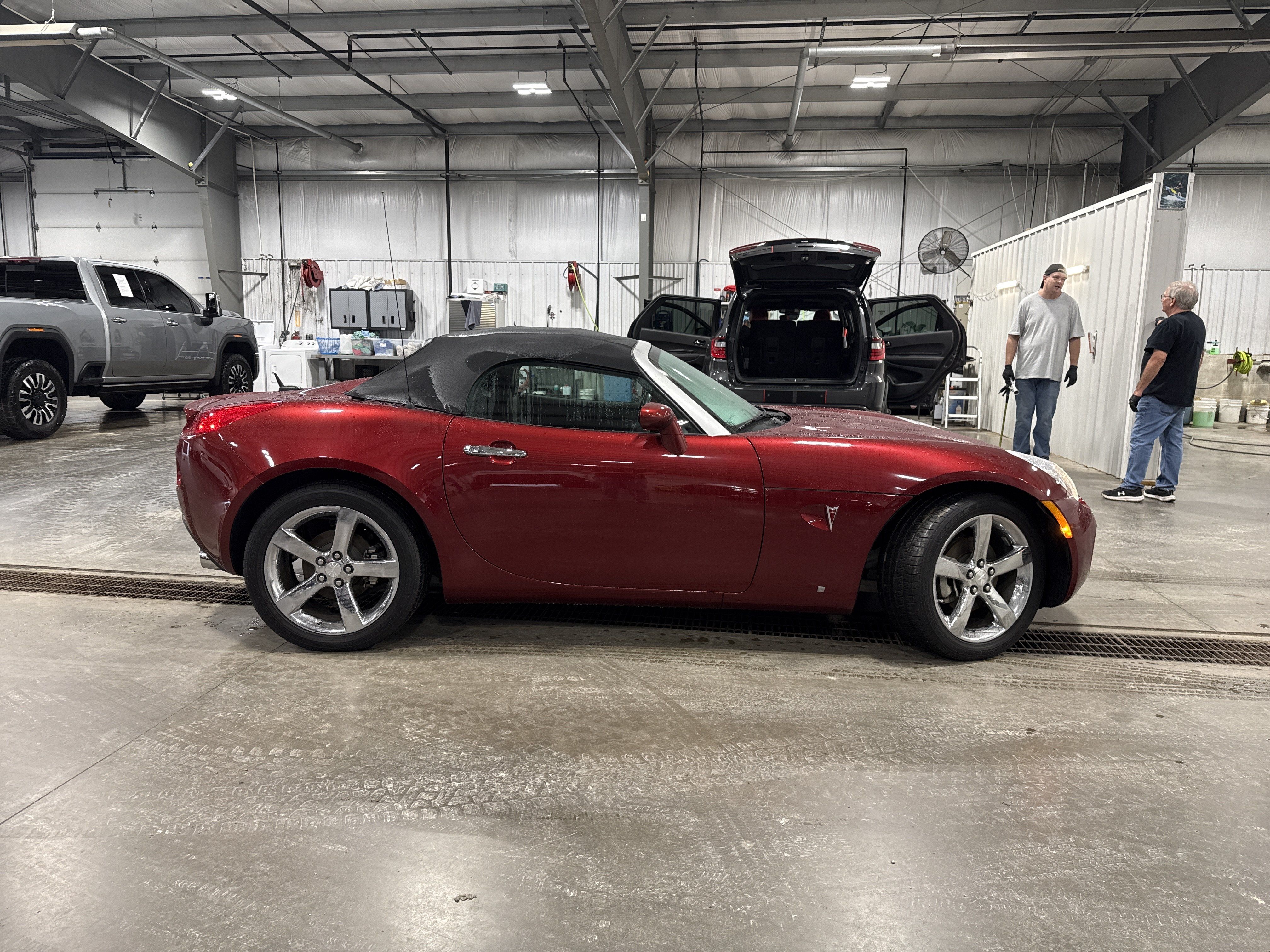 Used 2009 Pontiac Solstice Convertible w/ Premium Package RWD image 2