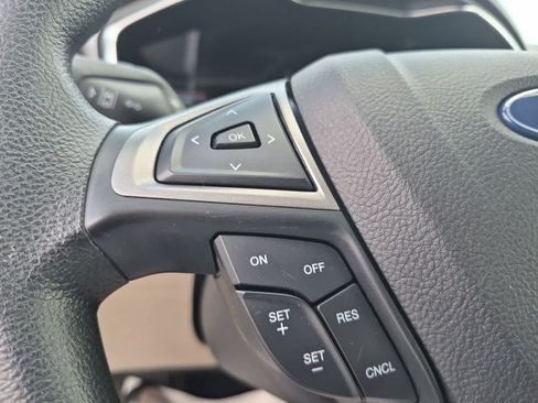 Used 2020 Ford Fusion SE FWD image 22