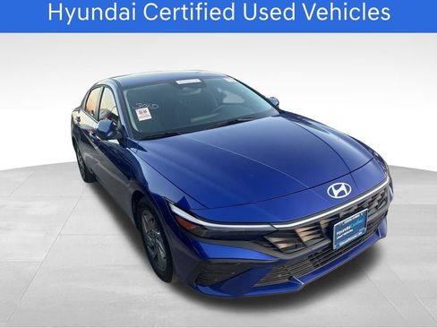 Used 2025 Hyundai Elantra Blue image 2