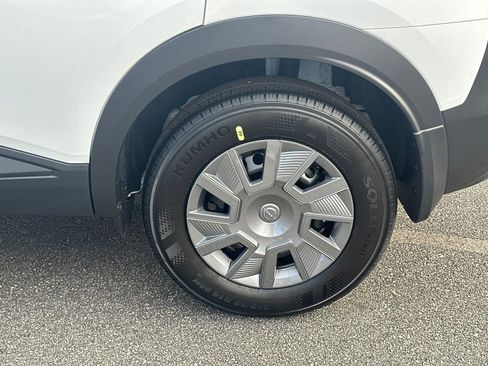 New 2026 Nissan Kicks S image 19