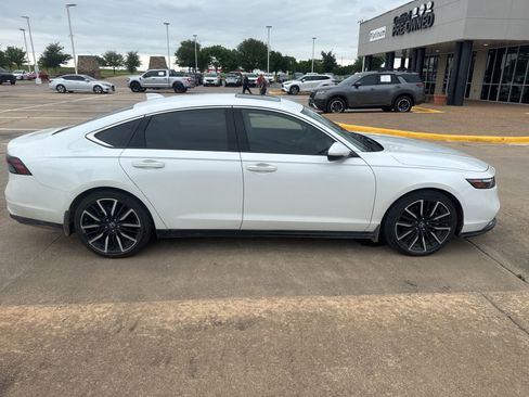 Used 2025 Honda Accord Touring image 6