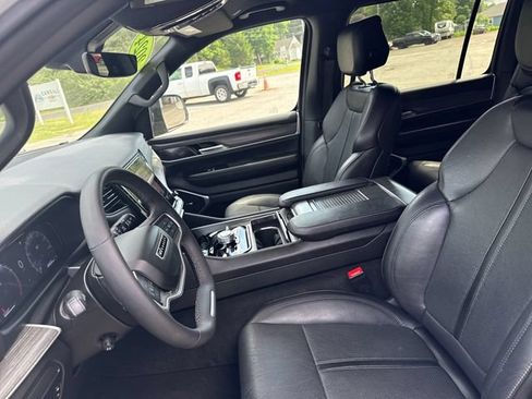 Used 2024 Jeep Wagoneer Series III AWD/4WD image 11