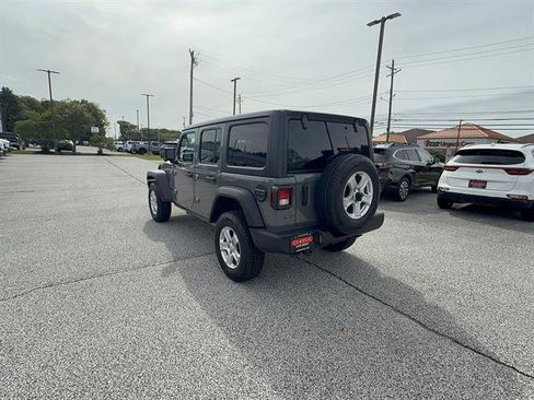 Used 2022 Jeep Wrangler Unlimited Sport AWD/4WD image 3