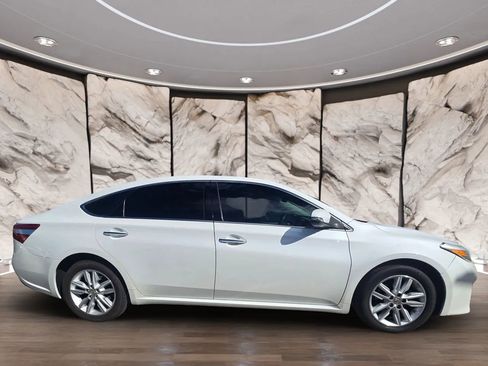 Used 2015 Toyota Avalon XLE Premium w/ Preferred Accessory Package image 4