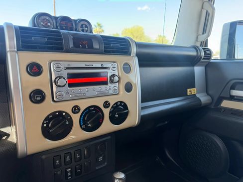 Used 2014 Toyota FJ Cruiser 4WD w/ Upgrade Package image 24