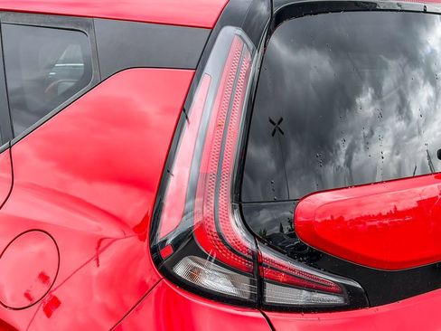 Used 2023 Kia Soul S FWD image 8