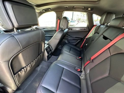 Certified 2026 Porsche Macan AWD/4WD image 34