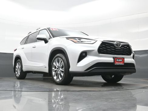 Used 2025 Toyota Highlander Limited AWD/4WD image 28