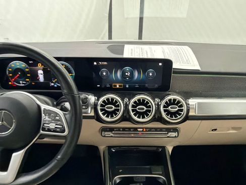 Used 2020 Mercedes-Benz GLB 250 w/ Premium Package image 30