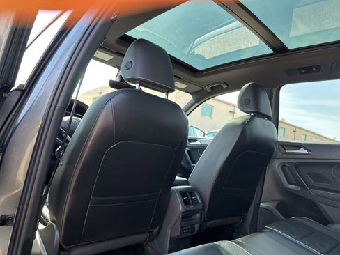 Certified 2022 Volkswagen Tiguan SEL R-Line image 21