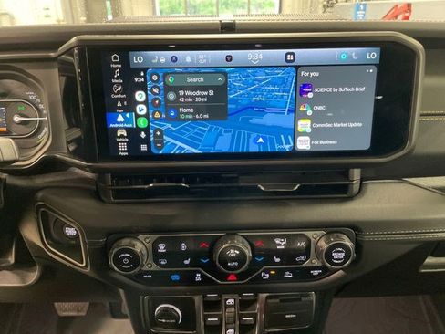 Used 2024 Jeep Wrangler Unlimited Sahara w/ Technology Group AWD/4WD image 50