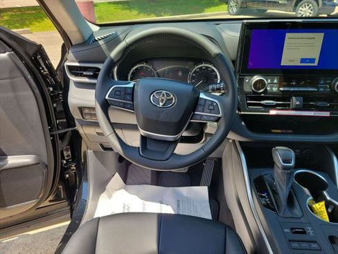 Certified 2026 Toyota Highlander XLE AWD/4WD image 16